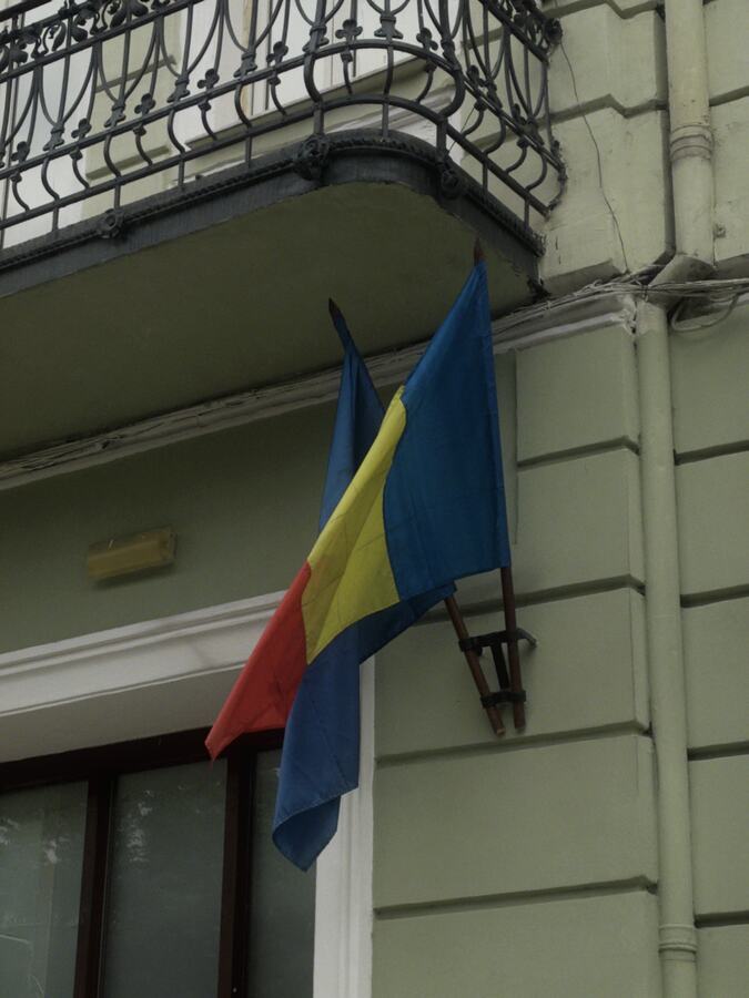 Romanian flag under a balcony, Arad